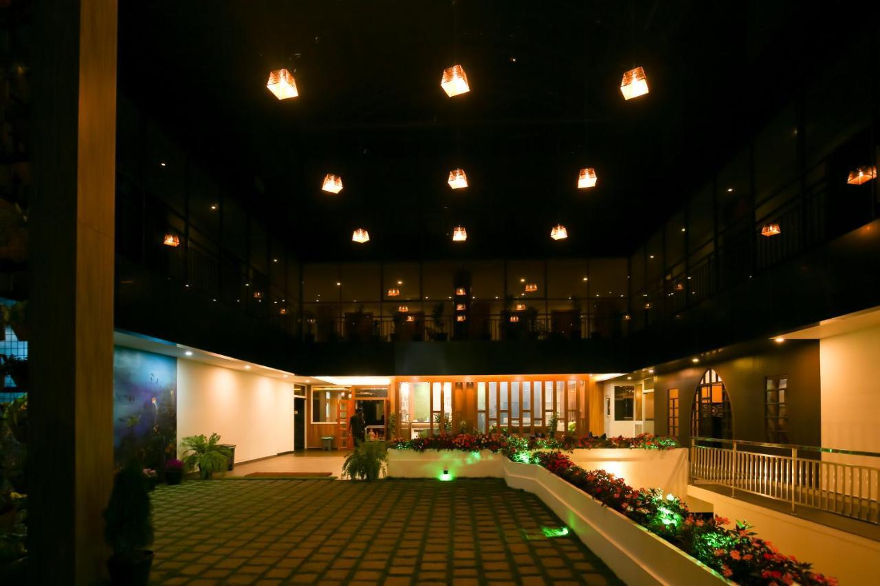 Amuse Vista Resorts And Spa Anachal Exterior foto